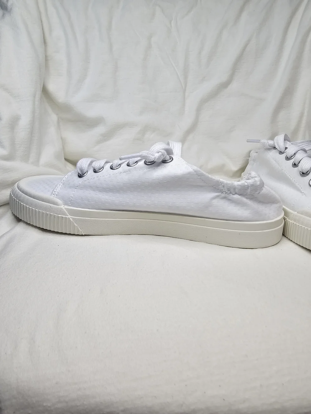 Time and Tru Women's Scrunchback White Canvas Casual Sneakers